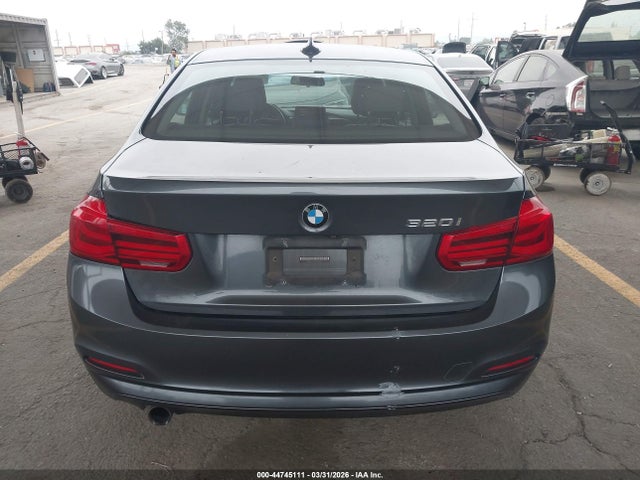 BMW 320i 2018 WBA8E1G55JNU90612 Image 16