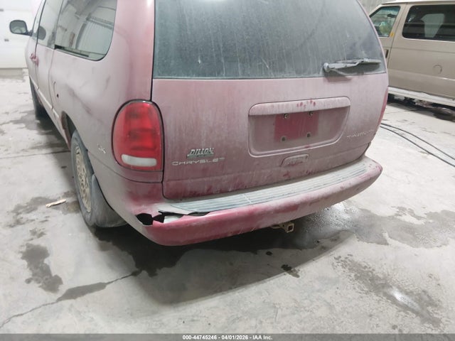 44745246 :رقم المزاد ، 1C4GP54L9XB880531 vin ، 1999 Chrysler Town & Country Lx مزاد بيع