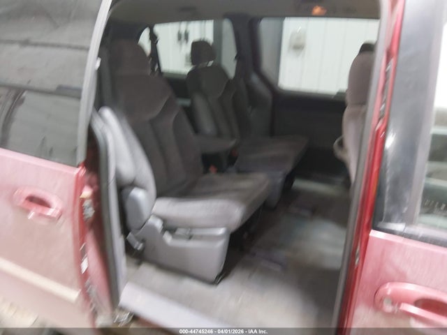 44745246 :رقم المزاد ، 1C4GP54L9XB880531 vin ، 1999 Chrysler Town & Country Lx مزاد بيع