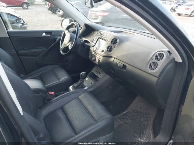 2017 Volkswagen Tiguan 2.0t/2.0t S მანქანა იყიდება აუქციონზე, vin: WVGBV7AX9HK030530, აუქციონის ნომერი: 44745319