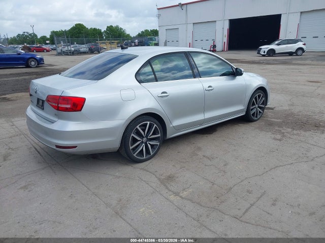 44745386 :رقم المزاد ، 3VWD07AJXFM227569 vin ، 2015 Volkswagen Jetta 1.8t Se مزاد بيع