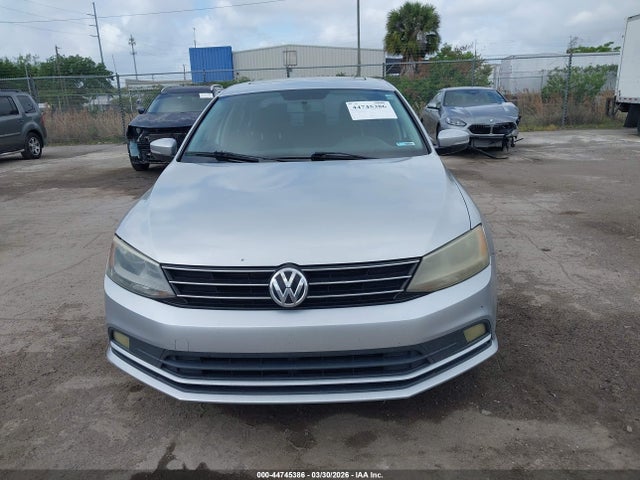 44745386 :رقم المزاد ، 3VWD07AJXFM227569 vin ، 2015 Volkswagen Jetta 1.8t Se مزاد بيع