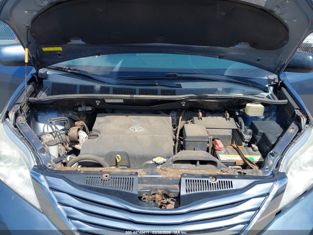 2015 Toyota Sienna Le 7 Passenger/le 8 Passenger მანქანა იყიდება აუქციონზე, vin: 5TDKK3DC1FS649434, აუქციონის ნომერი: 44745411