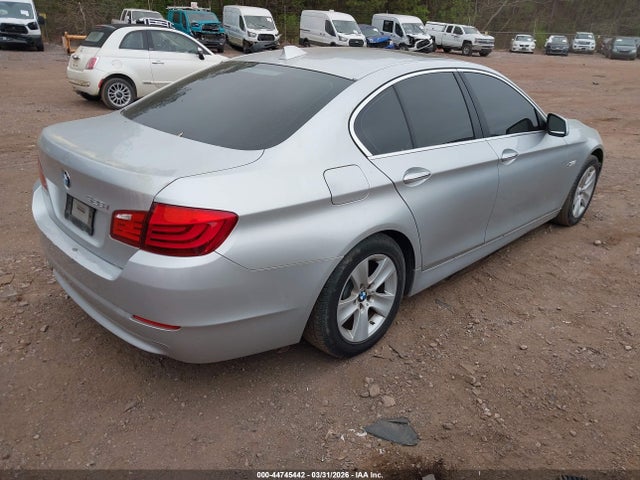 2011 BMW 528I WBAFR1C53BC747121 Photo 3