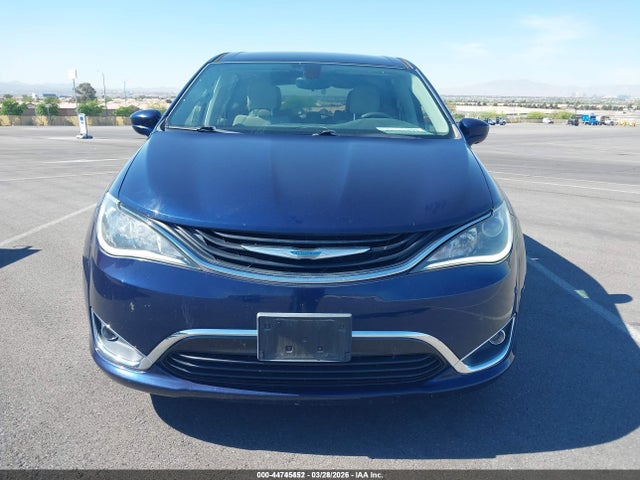 2017 Chrysler Pacifica Hybrid Touring Plus მანქანა იყიდება აუქციონზე, vin: 2C4RC1H77HR765083, აუქციონის ნომერი: 44745452