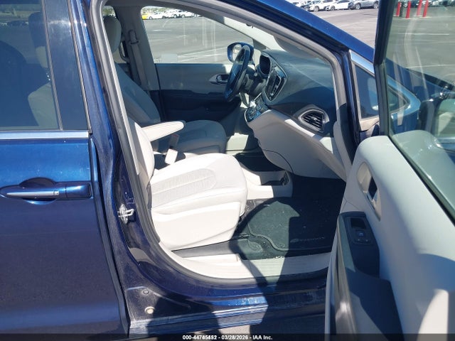 2017 CHRYSLER PACIFICA HYBRID 2C4RC1H77HR765083 Photo 4