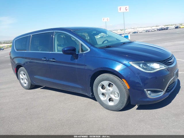 2017 Chrysler Pacifica Hybrid Touring Plus მანქანა იყიდება აუქციონზე, vin: 2C4RC1H77HR765083, აუქციონის ნომერი: 44745452
