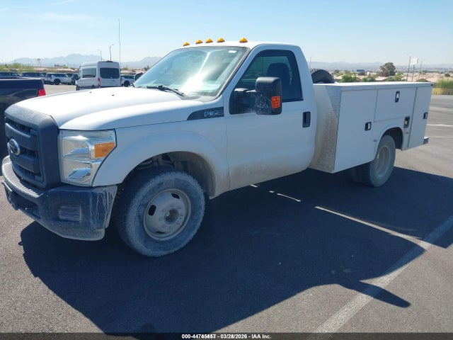 Ford F-350 Chassis Xl 2015 1FDRF3G61FEA14739 Image 2