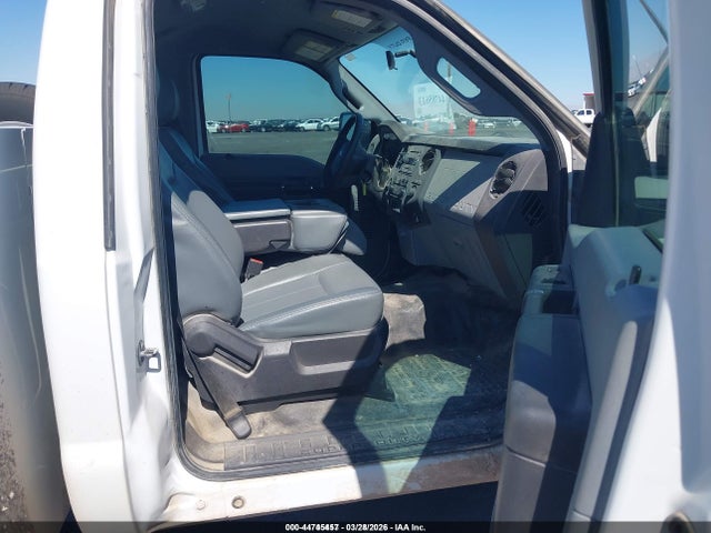 Ford F-350 Chassis Xl 2015 1FDRF3G61FEA14739 Image 5