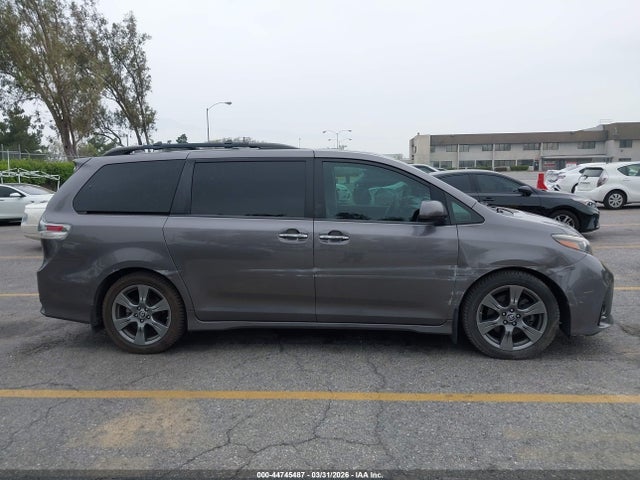 Toyota Sienna Se 8 Passenger 2018 5TDXZ3DC0JS913253 Image 13