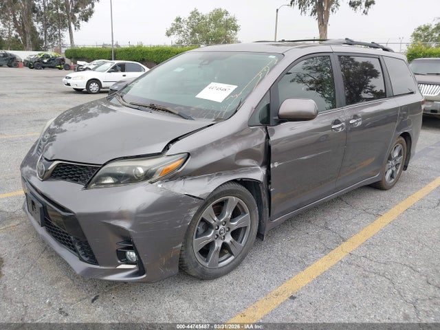 Toyota Sienna Se 8 Passenger 2018 5TDXZ3DC0JS913253 Image 2