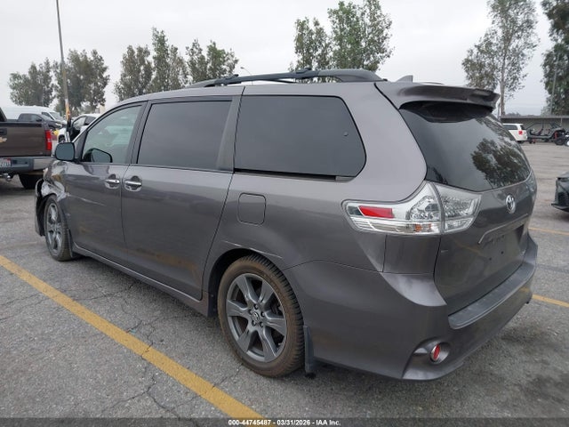 Toyota Sienna Se 8 Passenger 2018 5TDXZ3DC0JS913253 Image 3