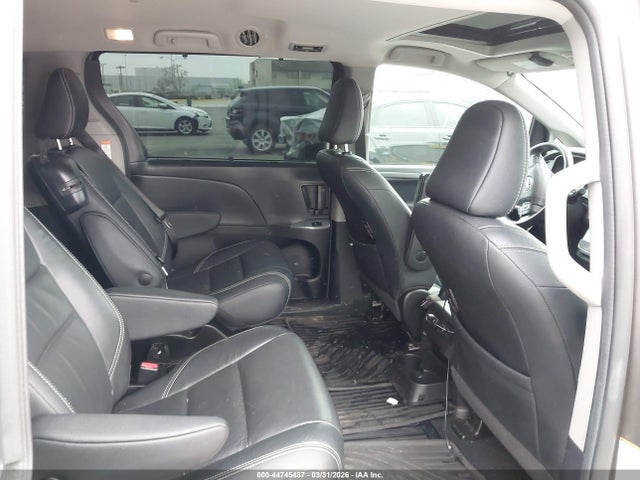 Toyota Sienna Se 8 Passenger 2018 5TDXZ3DC0JS913253 Image 8