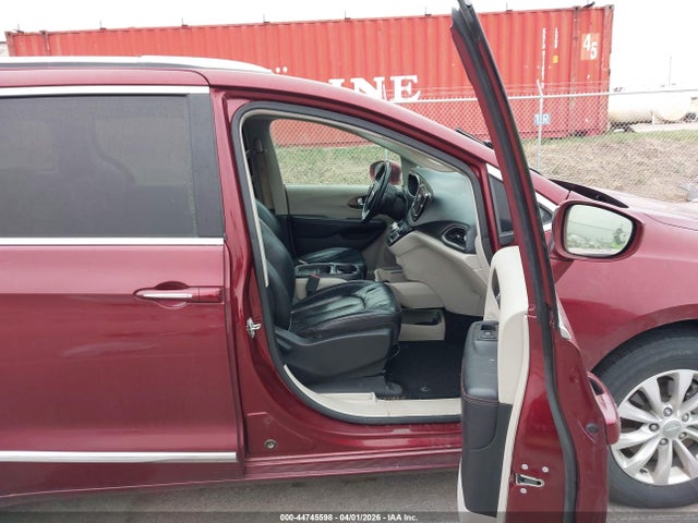 Продаж на аукціоні авто 2018 Chrysler Pacifica Touring L, vin: 2C4RC1BG2JR252211, номер лоту: 44745598