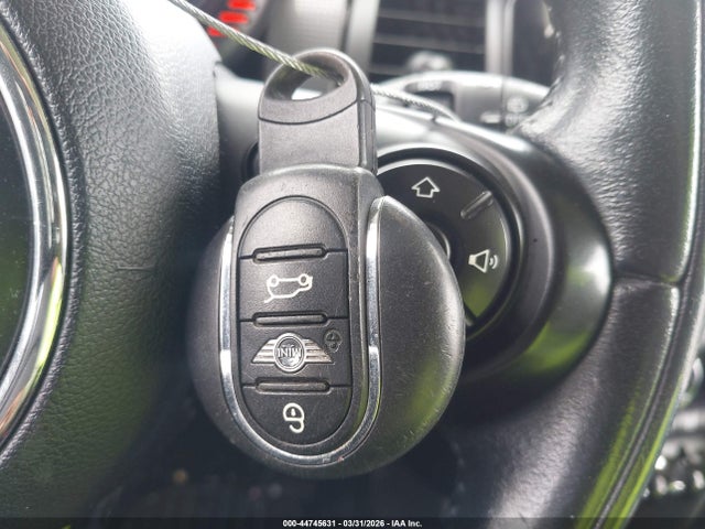 2015 Mini Hardtop Cooper მანქანა იყიდება აუქციონზე, vin: WMWXS5C59FT828856, აუქციონის ნომერი: 44745631