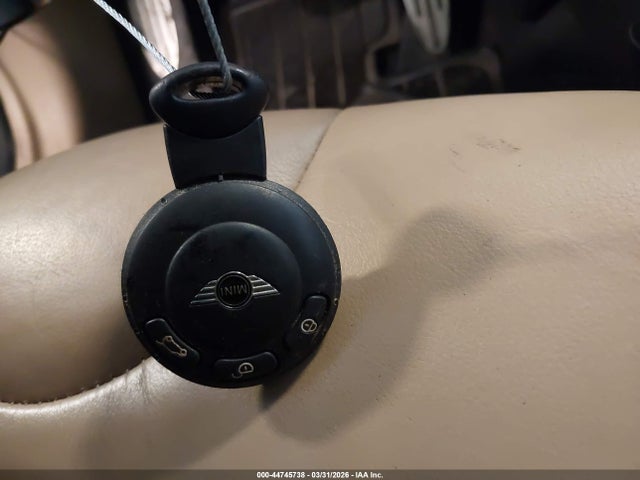 2010 MINI COOPER S WMWMF7C50ATZ70749 Photo 10