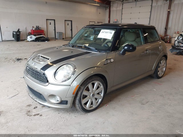 2010 MINI COOPER S WMWMF7C50ATZ70749 Photo 1