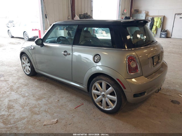 2010 MINI COOPER S WMWMF7C50ATZ70749 Photo 2