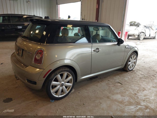 2010 MINI COOPER S WMWMF7C50ATZ70749 Photo 3