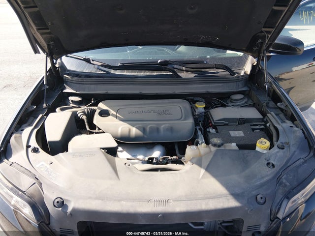 44745743 :رقم المزاد ، 1C4PJMLB2KD150574 vin ، 2019 Jeep Cherokee Latitude Plus 4x4 مزاد بيع