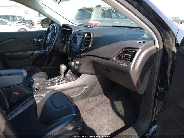 44745743 :رقم المزاد ، 1C4PJMLB2KD150574 vin ، 2019 Jeep Cherokee Latitude Plus 4x4 مزاد بيع