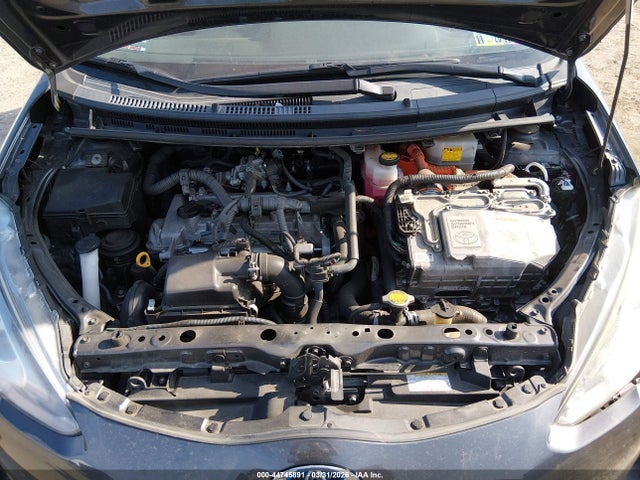 JTDKDTB32F1103249 Toyota Prius C One