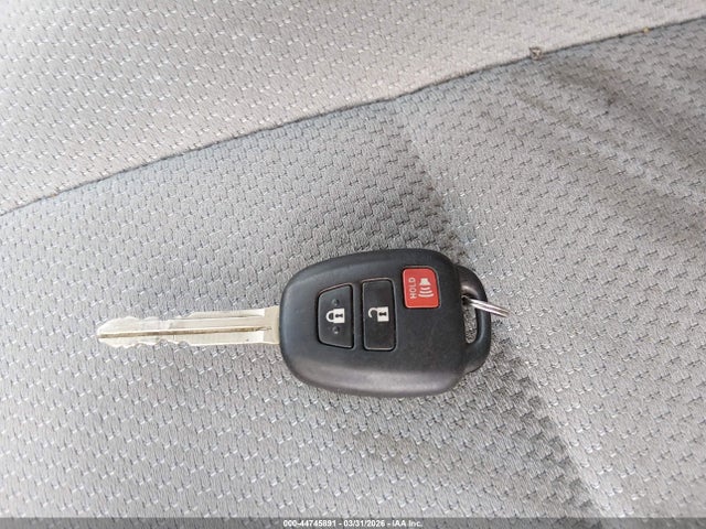JTDKDTB32F1103249 Toyota Prius C One