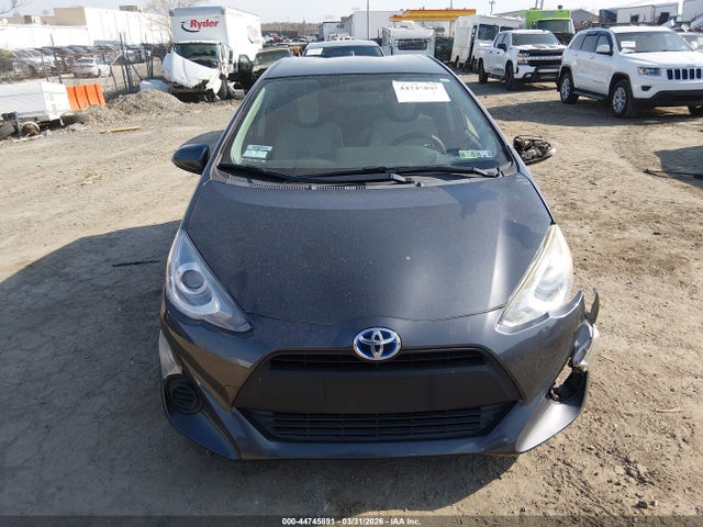 JTDKDTB32F1103249 Toyota Prius C One