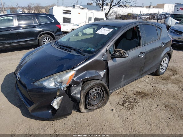 JTDKDTB32F1103249 Toyota Prius C One