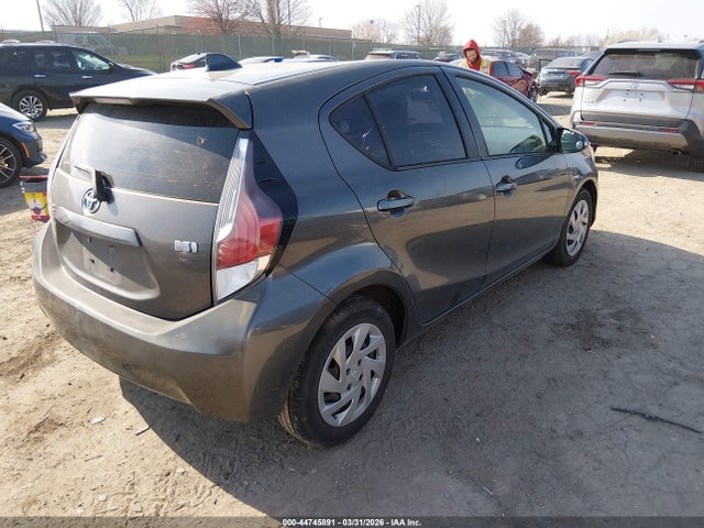 JTDKDTB32F1103249 Toyota Prius C One