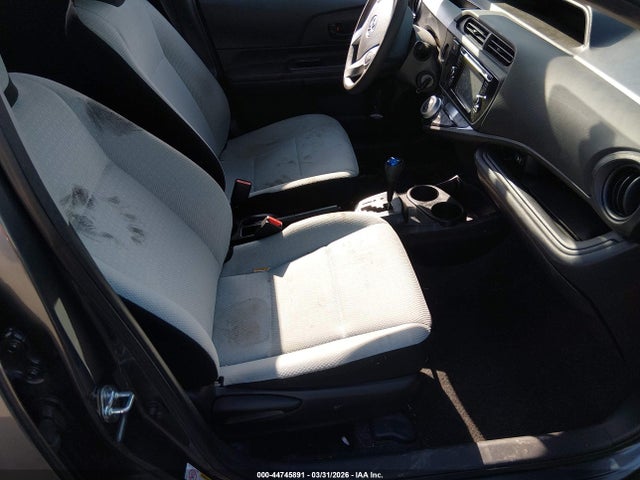 JTDKDTB32F1103249 Toyota Prius C One
