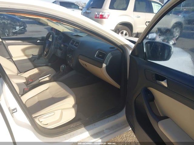 2011 Volkswagen Jetta 2.5l Sel მანქანა იყიდება აუქციონზე, vin: 3VWLX7AJ1BM376373, აუქციონის ნომერი: 44745991