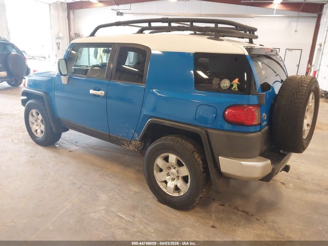 2007 TOYOTA FJ CRUISER JTEBU11F170057173 Photo 2