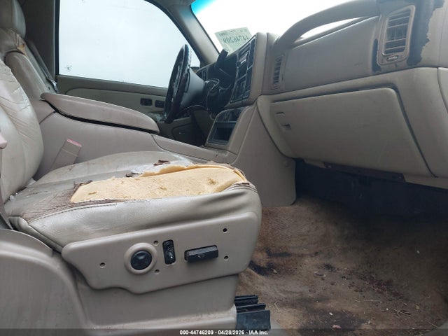 44746209 :رقم المزاد ، 3GNFK16Z83G288261 vin ، 2003 Chevrolet Suburban 1500 Lt مزاد بيع