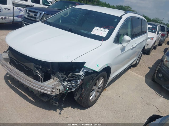 44746334 :رقم المزاد ، 2C4RC1BG0JR217120 vin ، 2018 Chrysler Pacifica Touring L مزاد بيع
