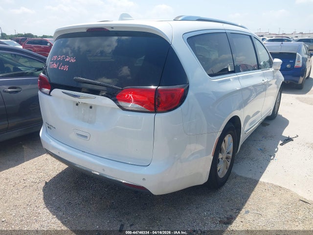 44746334 :رقم المزاد ، 2C4RC1BG0JR217120 vin ، 2018 Chrysler Pacifica Touring L مزاد بيع