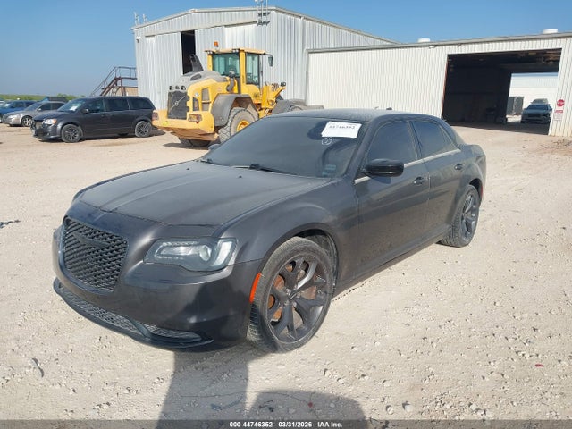 Chrysler 300 Touring 2020 2C3CCAAG5LH179047 Image 2