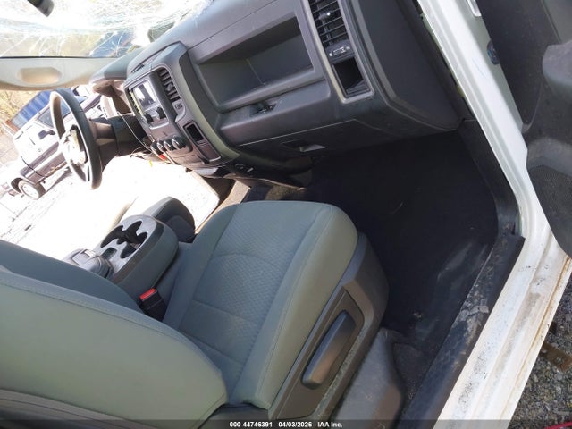 44746391 :رقم المزاد ، 3C6RR7KG8JG203156 vin ، 2018 Ram 1500 Express  4x4 5'7 Box مزاد بيع