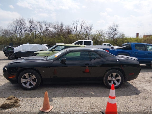 44746518 :رقم المزاد ، 2C3CDZAG0GH200789 vin ، 2016 Dodge Challenger Sxt مزاد بيع
