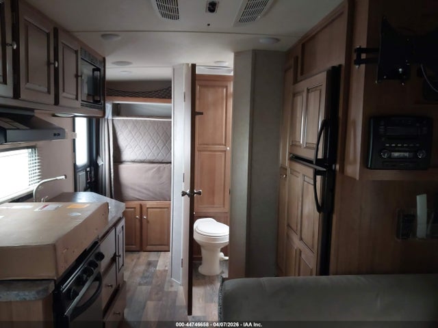 44746658 :رقم المزاد ، 4X4TRLU29HZ143756 vin ، 2017 Rockwood Travel Trailer مزاد بيع