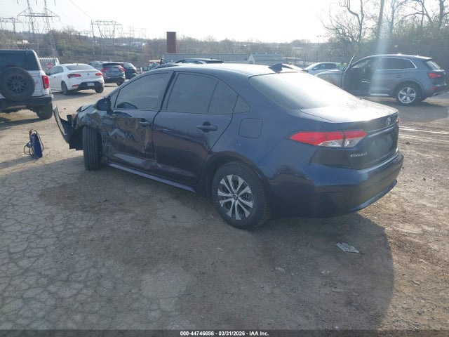 Toyota Corolla Hybrid Le 2022 JTDEAMDE1NJ050164 Image 3