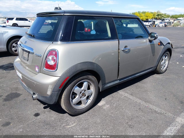 2011 MINI COOPER WMWSU3C59BT094917 Photo 3