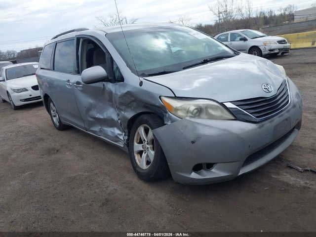 2011 TOYOTA SIENNA 5TDKK3DCXBS077094