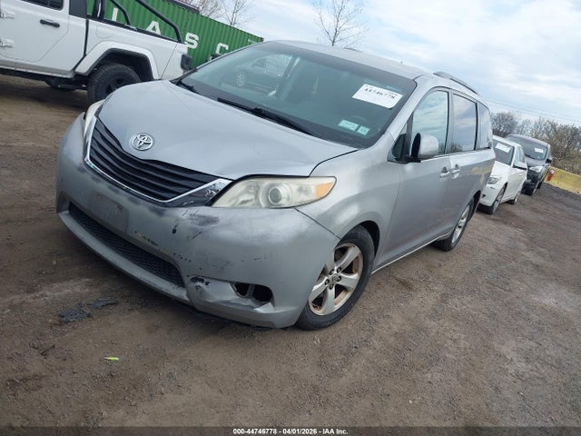 2011 TOYOTA SIENNA 5TDKK3DCXBS077094 Photo 1
