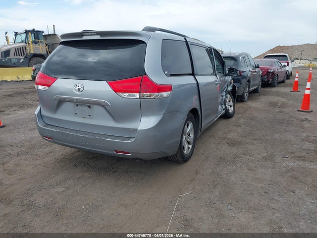 2011 TOYOTA SIENNA 5TDKK3DCXBS077094 Photo 3