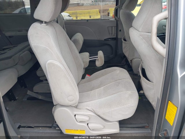 2011 TOYOTA SIENNA 5TDKK3DCXBS077094 Photo 7