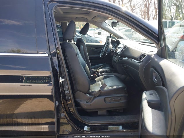 Продажа на аукционе авто 2017 Honda Pilot Touring, vin: 5FNYF6H97HB073841, номер лота: 44746823