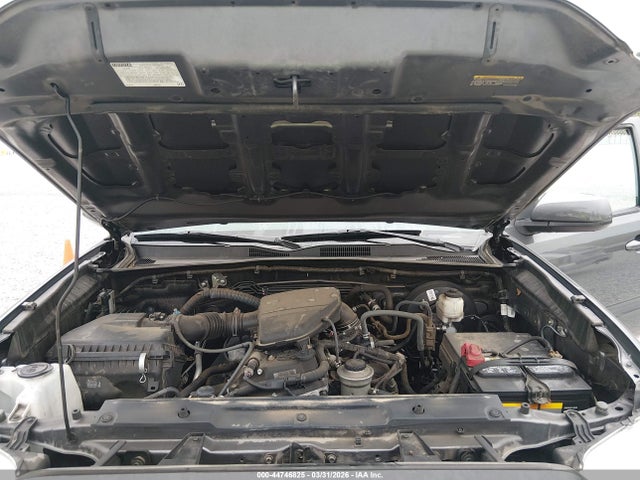 5TFAX5GN0JX117231 Toyota Tacoma Sr