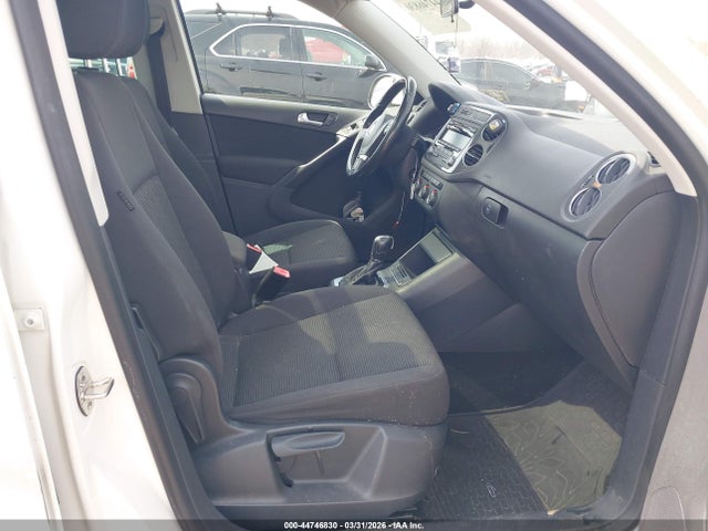 2013 Volkswagen Tiguan S მანქანა იყიდება აუქციონზე, vin: WVGAV3AX0DW589942, აუქციონის ნომერი: 44746830