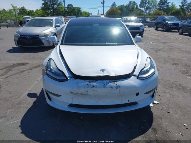 44746951 :رقم المزاد ، 5YJ3E1EA8JF164606 vin ، 2018 Tesla Model 3 Long Range/mid Range مزاد بيع